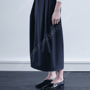 문달 스커트 차콜 Bud Skirt in Charcoal