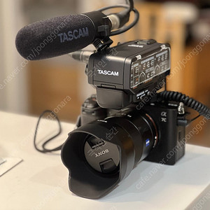타스캠 CA-XLR2d-C 카메라 용 오디오인터페이스 마이크 어댑터 판매합니다.