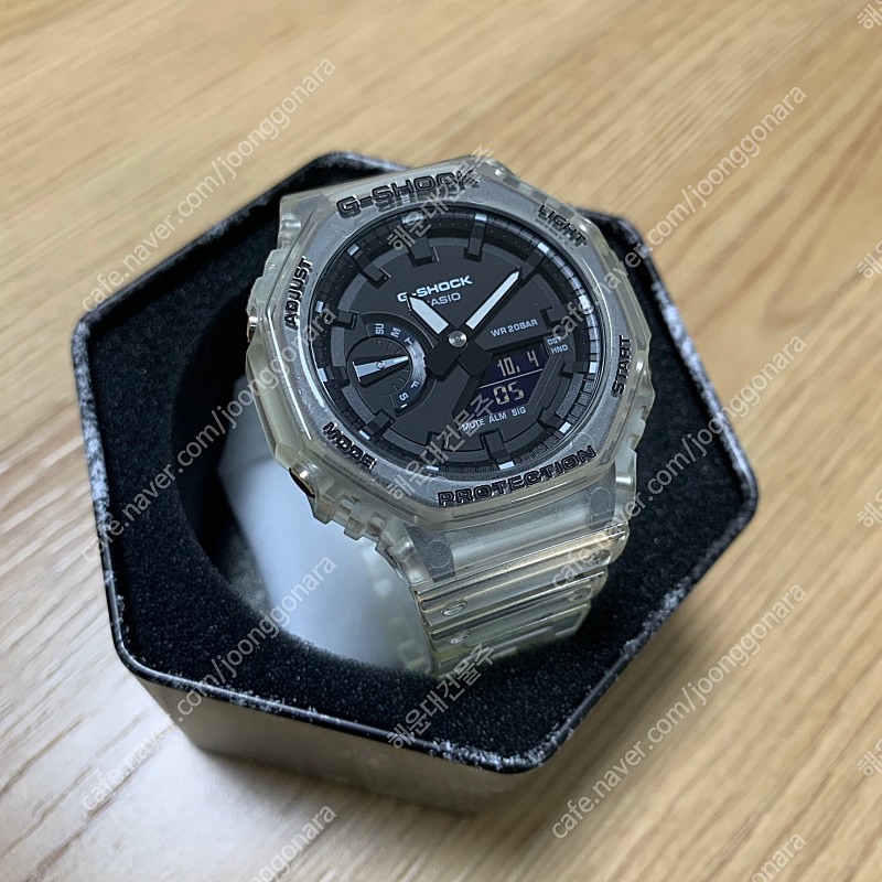 지샥 ga-2100ske-7adr 전자시계 팝니다. 카시오 g-shock 투명 스켈레톤