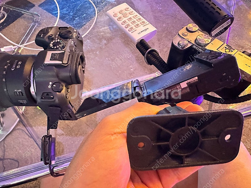 EOS R6 mark2+어댑터포함 250만원 / A7c...--0