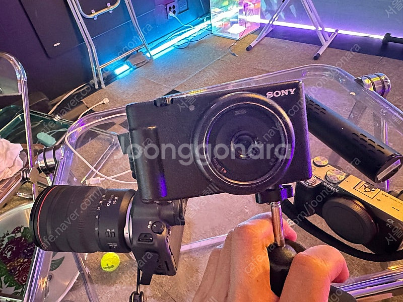 EOS R6 mark2+어댑터포함 250만원 / A7c...--2