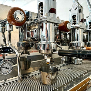 이쪼 발키리아 3그룹 레버 커피 머신