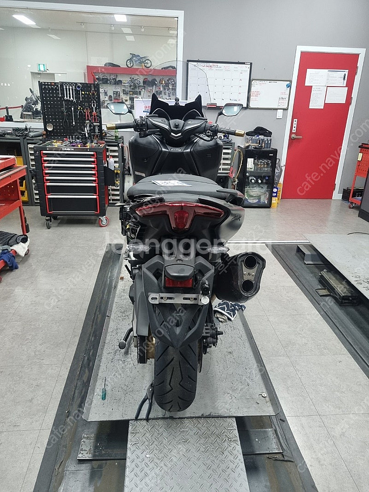 [경기남부] 20년식 TMAX560 9420KM 팝니다...--1