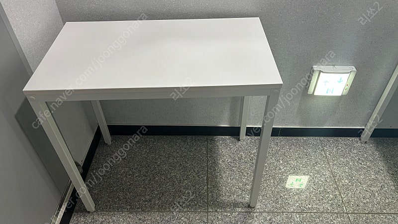 프래그마 1인용 컴퓨터 책상 80x45 사이즈 흰색 아이보리 책상