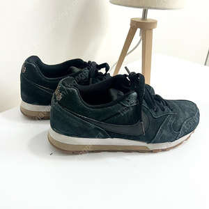 나이키 WOMENS MD RUNNER 2 SE (240)