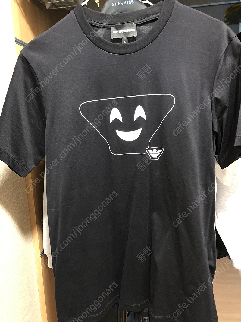 엠포리오 아르마니 티셔츠 - 5만원 (정품)