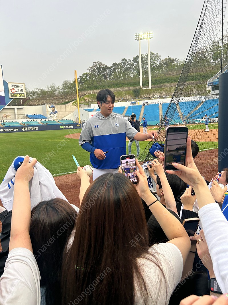 <삽니다>삼성라이온즈 언더아머 유니폼구합니다 새제품만 연락주세요 가격무시