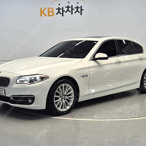 BMW5시리즈 (F10) 520d xDrive (5인승)중고차 할부 리스 카드 저신용자 전액할부 가능합니다