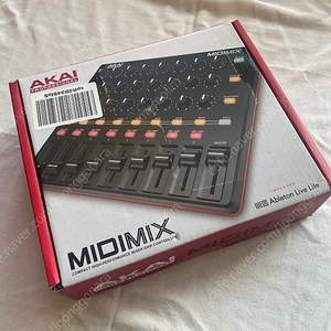 Akai midi mix 팝니다.