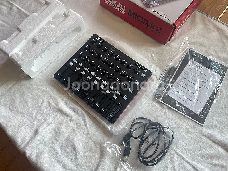 Akai midi mix 팝니다.--4