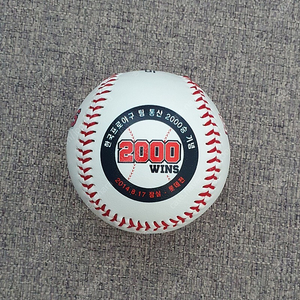 2014년 두산베어스 2000승 기념구, 야구공