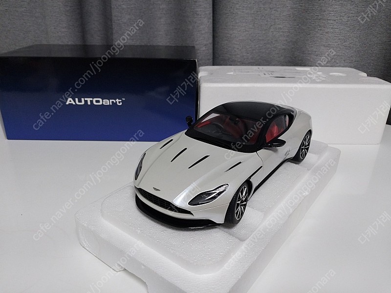 1:18) 오토아트 애스턴마틴 DB11