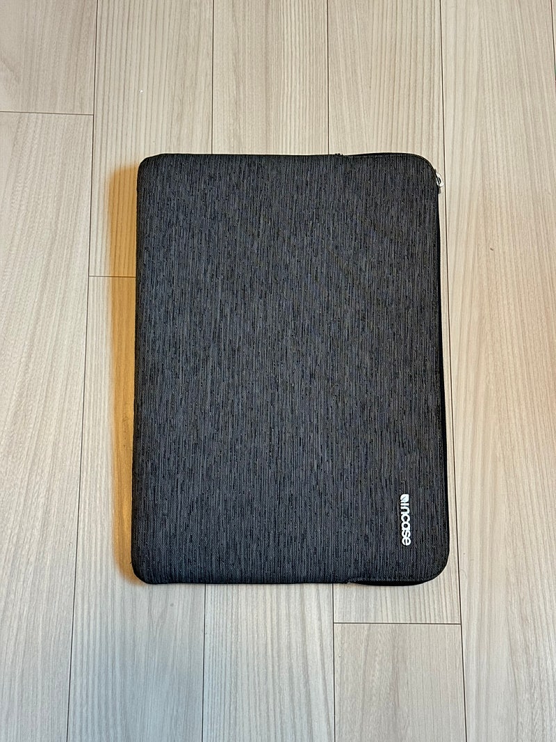 인케이스 슬리브 13-15인치용 노트북 파우치 판매합니다! (택배비포함)