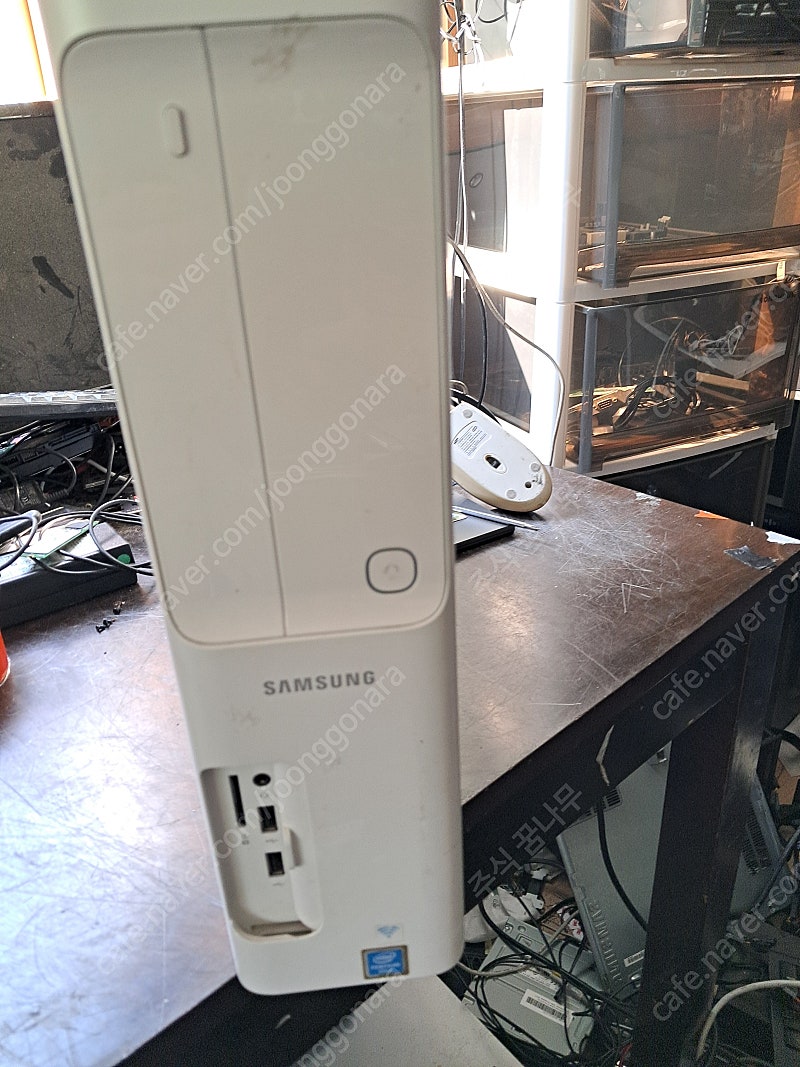 삼성컴퓨터본체 DM500S7A-A24팝니다 H110보드 램DDR4 8기가 M.2SSD 128+500기가 흰색