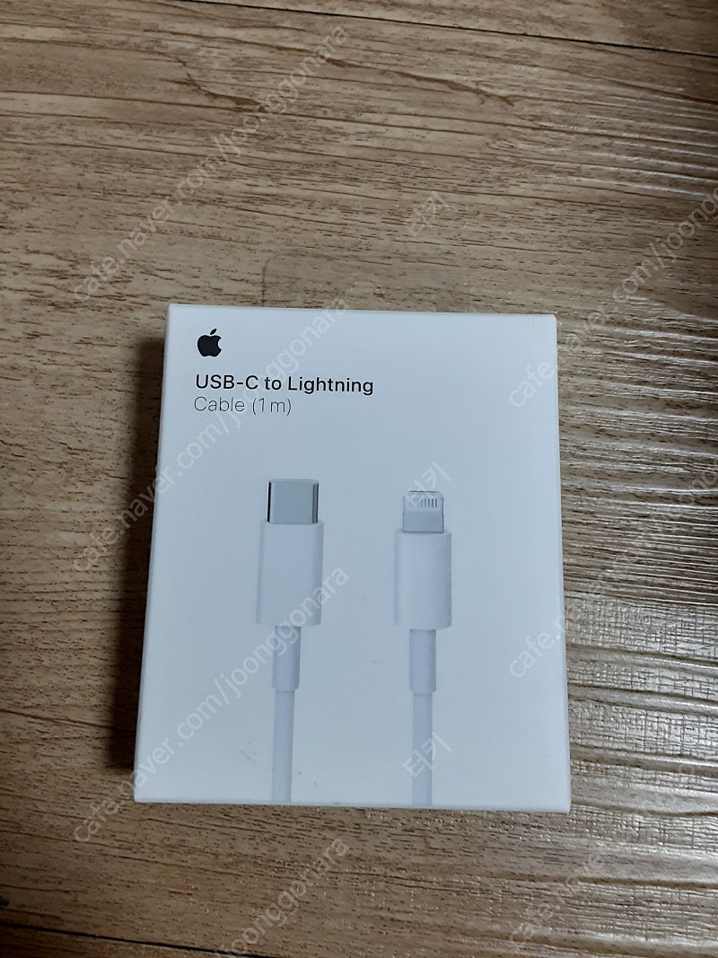 애플 USB-C to 라이트닝 케이블 팝니다.