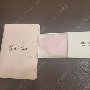 디올여권케이스+샤넬 손거울 팝니다.
