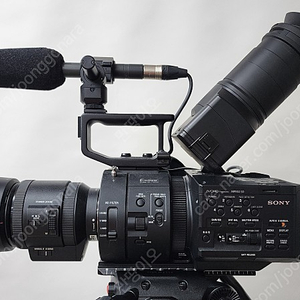 [캠코더] 소니 FS700k + 전동줌 selp18200 + ecm-678 마이크 + 970밧데리2개