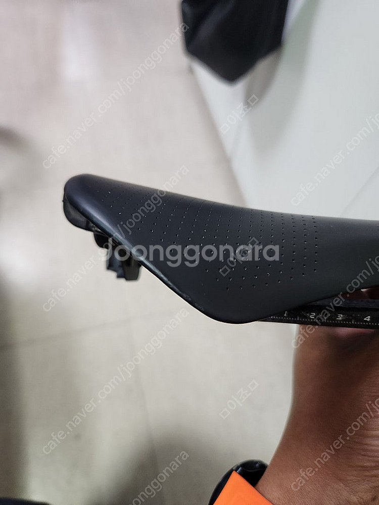 에스웍스 파워 아크 안장 143사이즈 팝니다--4