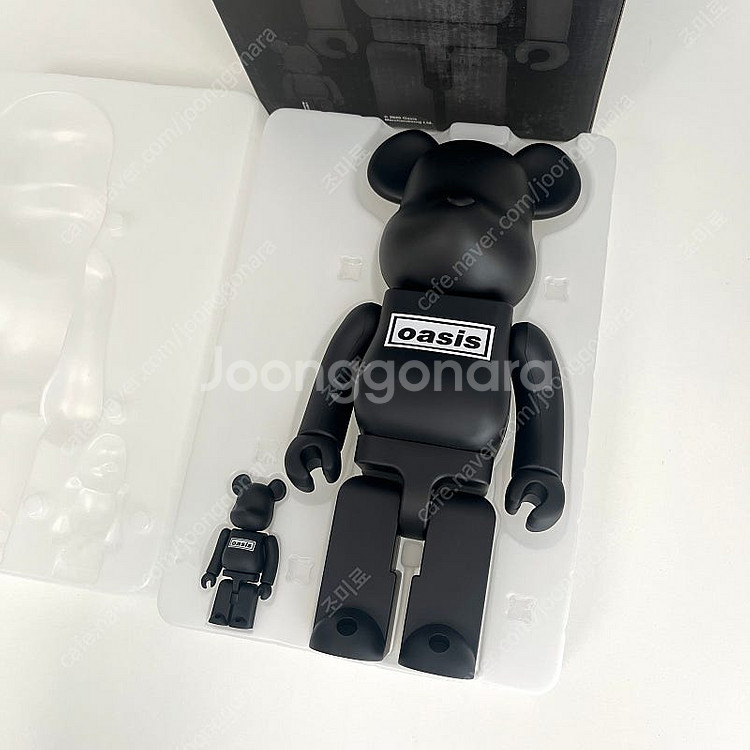 베어브릭 400%+100% 오아시스 블랙 러버--1