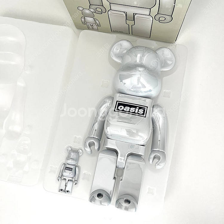 베어브릭 400%+100% 오아시스 화이트 크롬--1