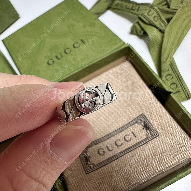 구찌 반지 인터로킹 G 10호 팝니다.--1