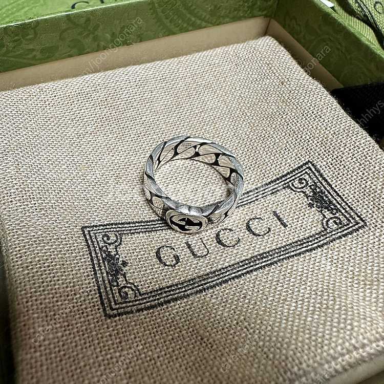 구찌 반지 인터로킹 G 10호 팝니다.--2