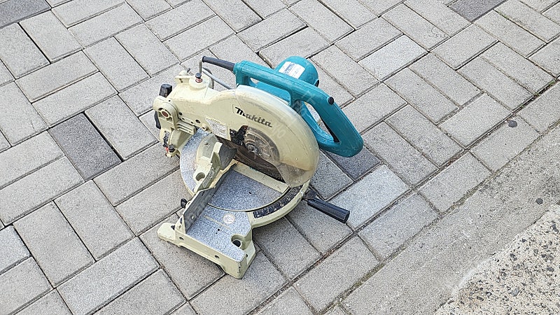 마끼다 각도절단기(makita/ LS1040S) 마키타 각도기 중고 팝니다