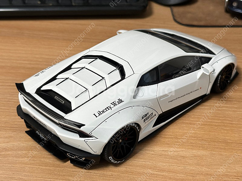 1:18 오토아트 우라칸 lb 웍스 다이캐스트--3