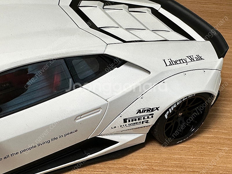1:18 오토아트 우라칸 lb 웍스 다이캐스트--4