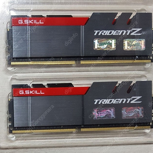 지스킬 DDR4 PC4-25600 CL16 TRIDENT Z 용량 : 8GB x 2