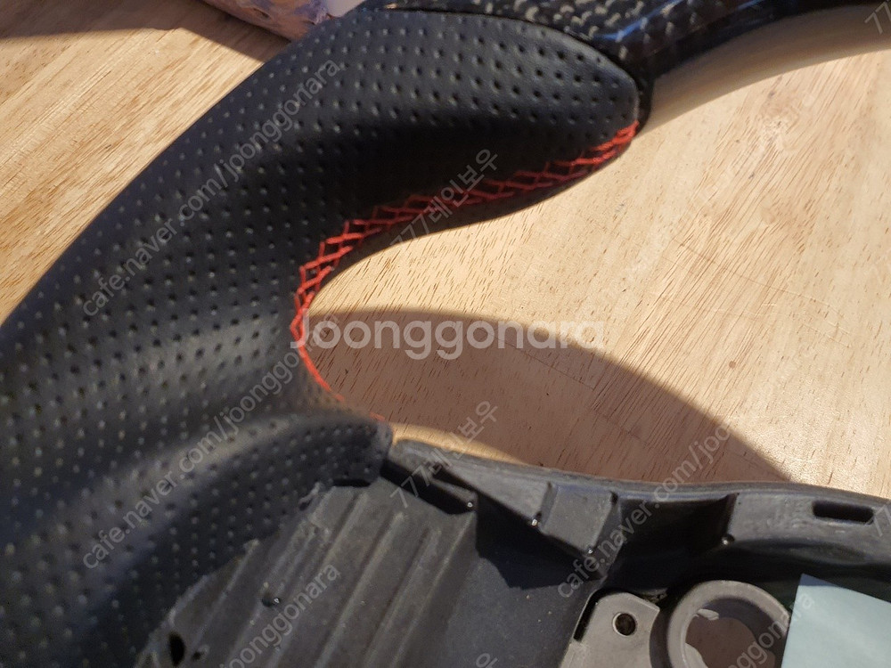 테슬라 모델3 모델Y 리얼 카본 D컷 핸들 새상품 팝니...--2