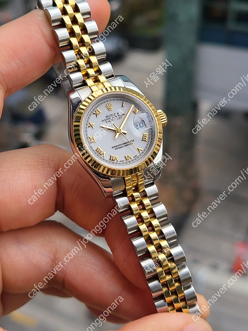 [정품] 롤렉스 여성용 데이저스트 18K 콤비 화이트로만 히든버클 (Rolex Datejust White Roman Dial 18K Two-Tone)