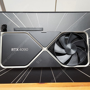 NVIDIA GeForce RTX 4090 Founders Edition 팝니다.