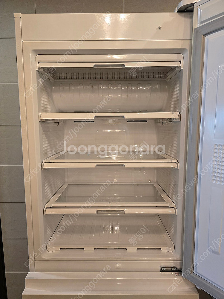 딤채 김치냉장고 330L--1