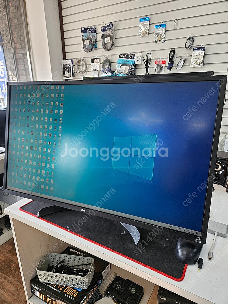 LG 32ud59 부품용 모니터 팝니다--1