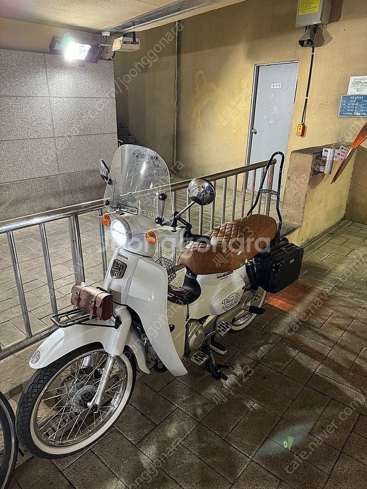 슈퍼커브23년식 3000키로대 풀튜닝(마차휠)네고O--0