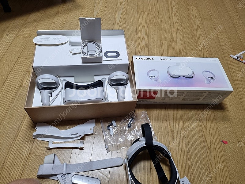 오큘러스 퀘스트2 64gb 팝니다--0
