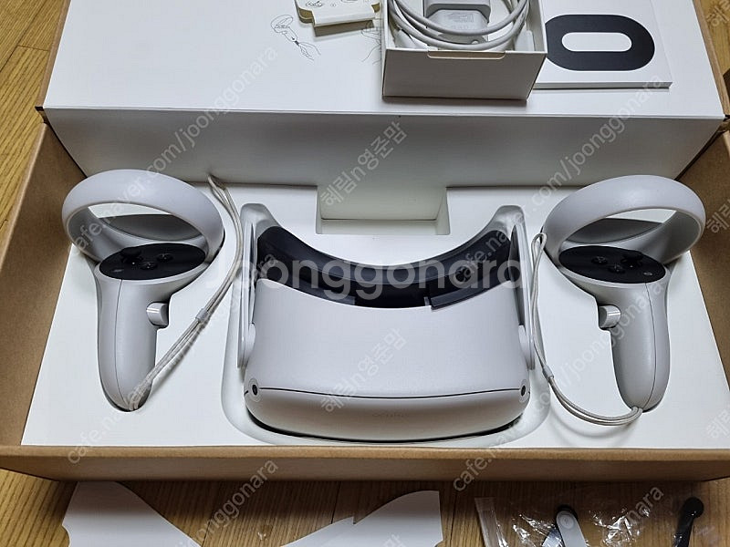 오큘러스 퀘스트2 64gb 팝니다--2