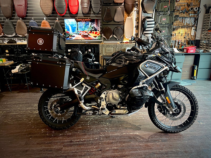 BMW F850 GS adv 23년식 트리플블랙 커스텀 차량 판매합니다.