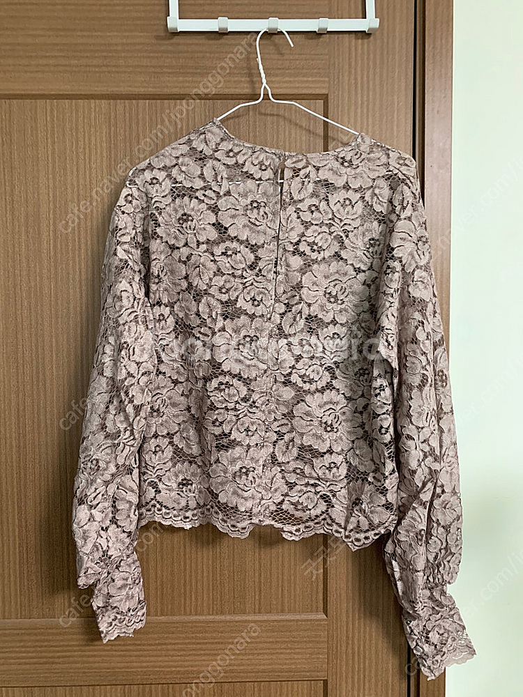 자라 블라우스 팝니다.--2