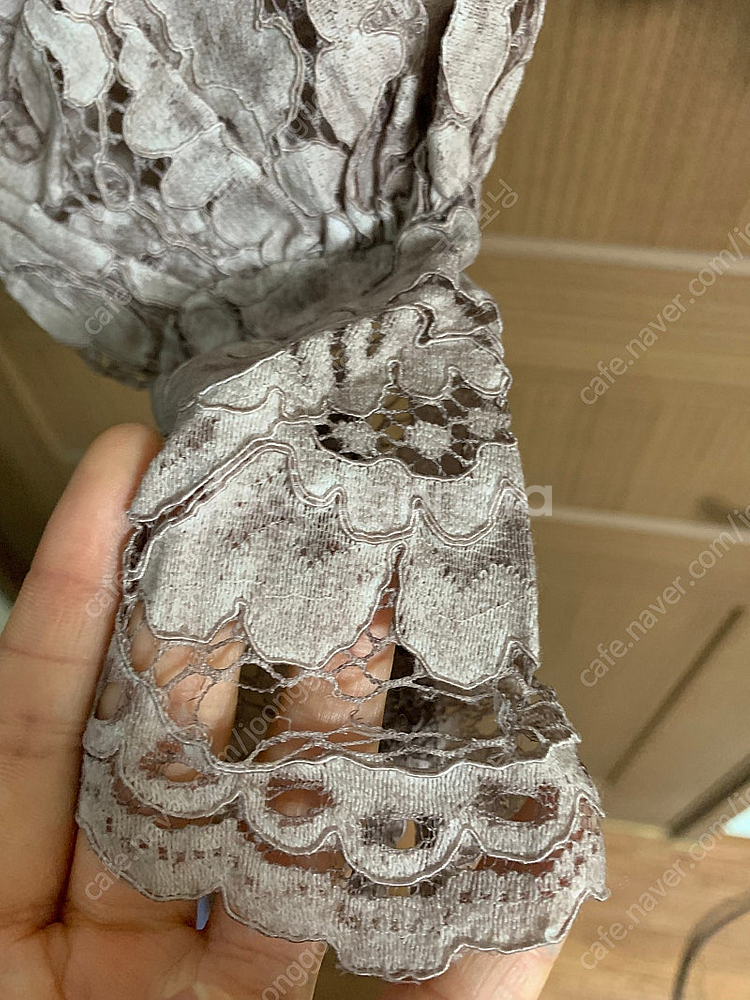 자라 블라우스 팝니다.--3