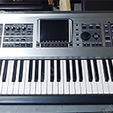 Roland Fantom-X8