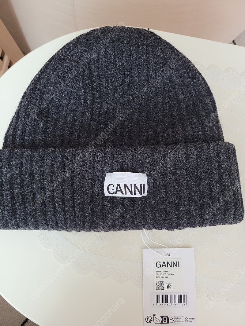 GANNI 비니 팝니다~(차콜)