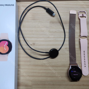 갤럭시 워치 5 40mm 핑크골드 12만원 / 레드미 스마트밴드 2