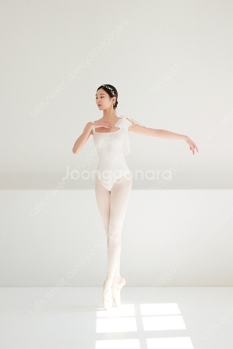 데가제 스퀘어넥 레오타드 펄화이트--1