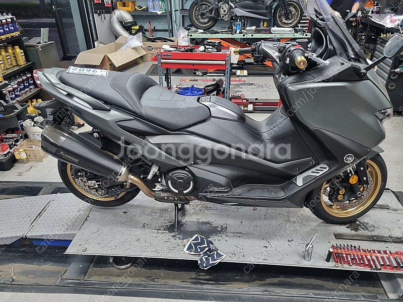 [경기남부] 20년식 TMAX560 9420KM 팝니다...--2