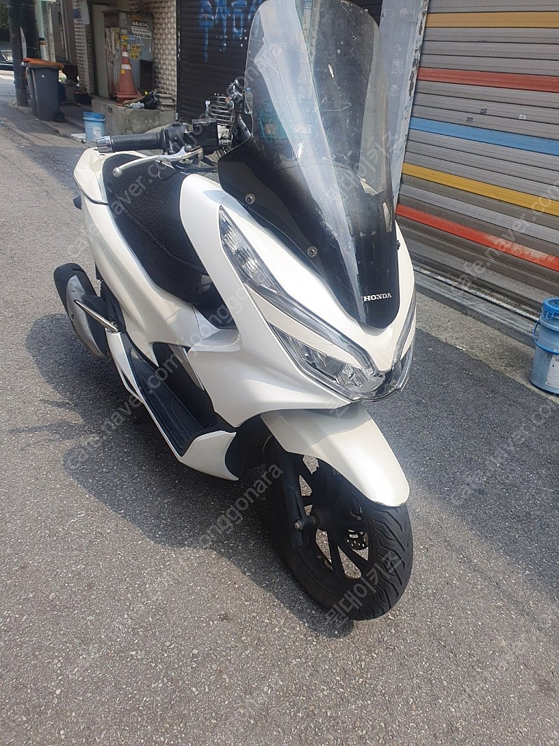 pcx150 abs흰색 팝니다 180만원!!