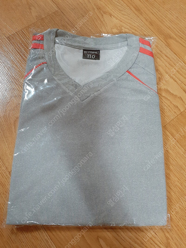 경성고 고등학교 체육복 새거입니다 상의 사이즈110 필요하신 분들은 편하게 보세요 15000원 직거래 가능해요 이미지