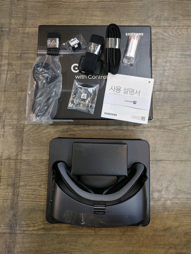 삼성 기어VR Gear VR with controller SM-R3250ZVDKOO 개봉미사용