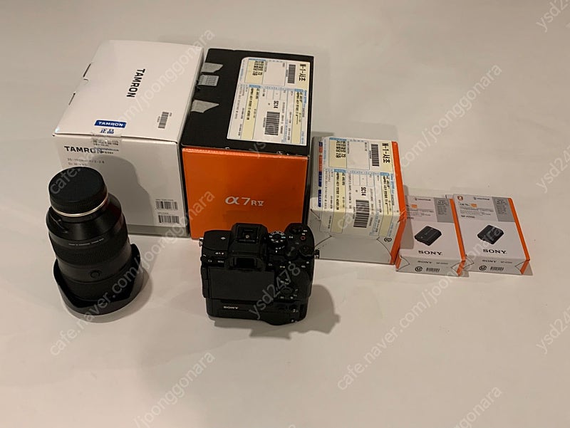 소니 a7r5 탐론 35-150 F2-2.8 Di III VXD 소니FE용 팝니다.​, cf express a 320gb, vg-c4em 세로그립, np-fz100 배터리2개